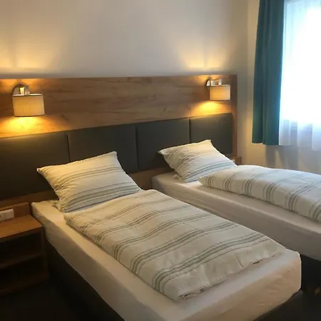 Burghotel فندق