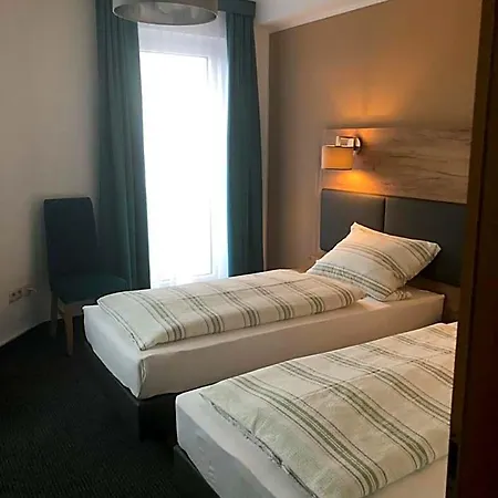 Burghotel * هومبرغ
